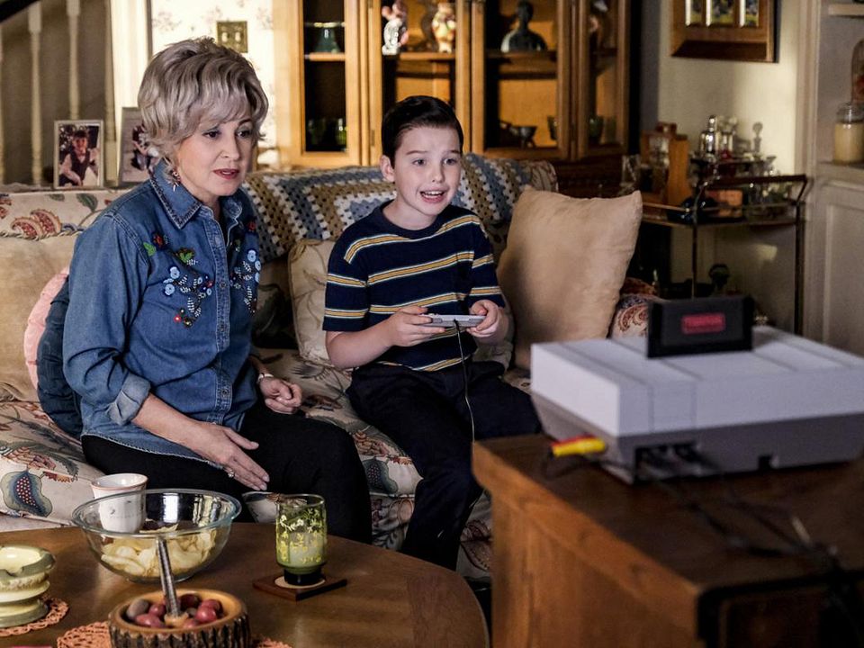 El joven Sheldon : Foto Annie Potts, Iain Armitage