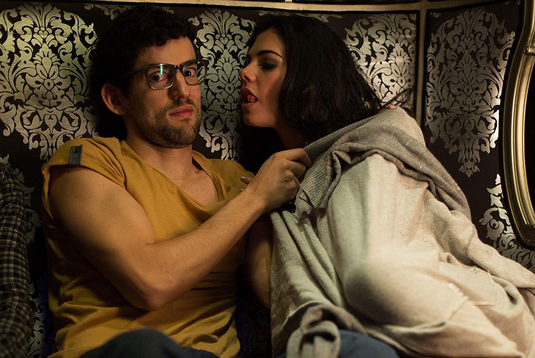 No sé si cortarme las venas o dejármelas largas : Foto