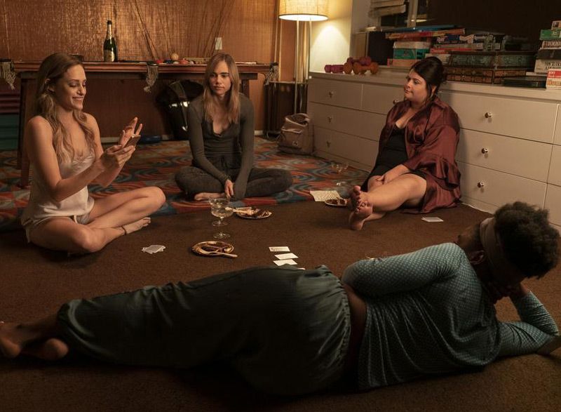 Into The Dark : Foto Kirby Howell-Baptiste, Suki Waterhouse