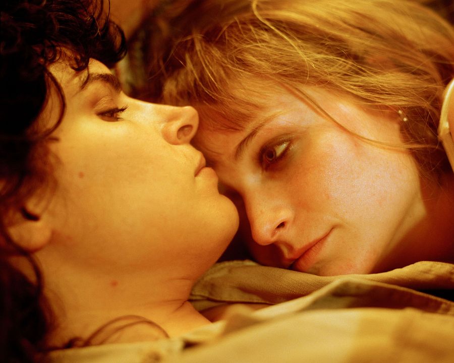 Foto Desiree Akhavan, Niamh Algar