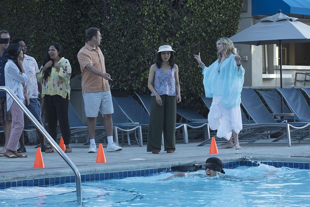 Foto Constance Wu, June Diane Raphael, Chris Witaske