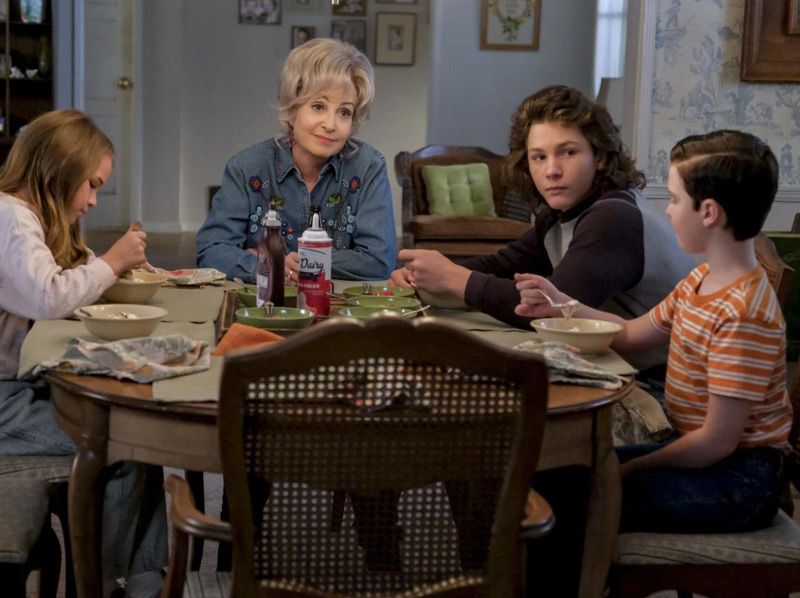 El joven Sheldon : Foto Annie Potts, Iain Armitage, Montana Jordan