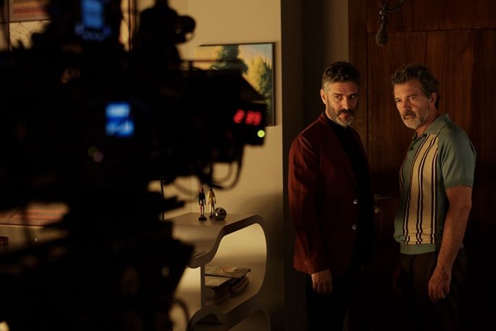 Dolor y gloria : Cobertura de revista Antonio Banderas, Leonardo Sbaraglia