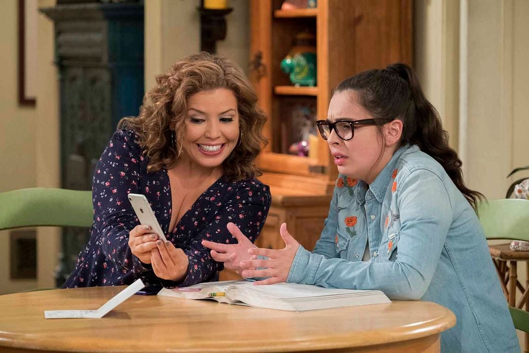 One Day At A Time (2017) : Foto Isabella Gomez, Justina Machado