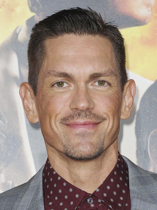 Póster Steve Howey