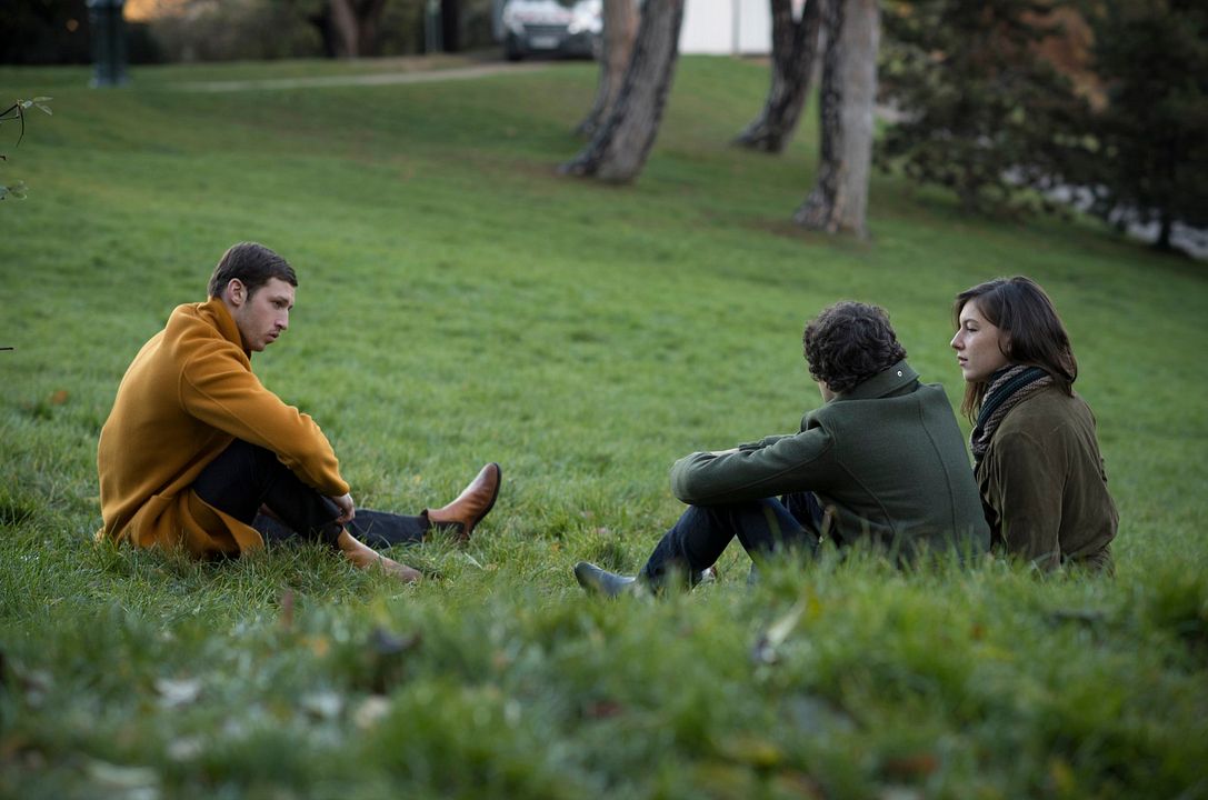 Synonyms : Foto Quentin Dolmaire, Louise Chevillotte, Tom Mercier