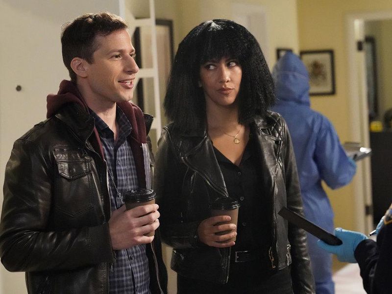 Brooklyn, Precinto 99 : Foto Andy Samberg, Stephanie Beatriz