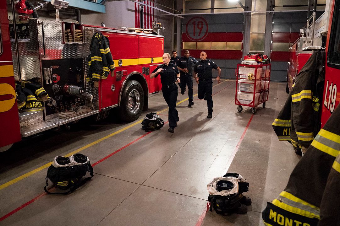 Estación 19 : Foto Jay Hayden, Jason George (II), Danielle Savre, Okieriete Onaodowan