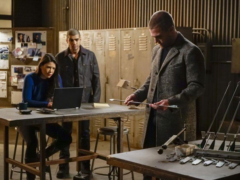 Arrow : Foto Stephen Amell, Sea Shimooka