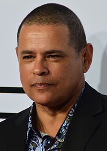 Póster Raymond Cruz