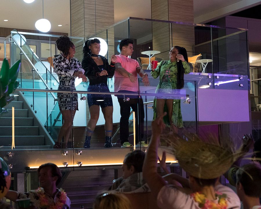 Foto Chloe Bailey, Halle Bailey, Yara Shahidi