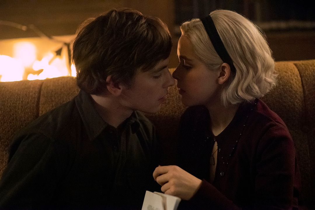 El Mundo Oculto De Sabrina : Foto Kiernan Shipka, Ross Lynch