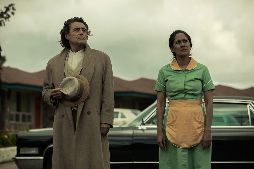 Foto Ian McShane, Sakina Jaffrey