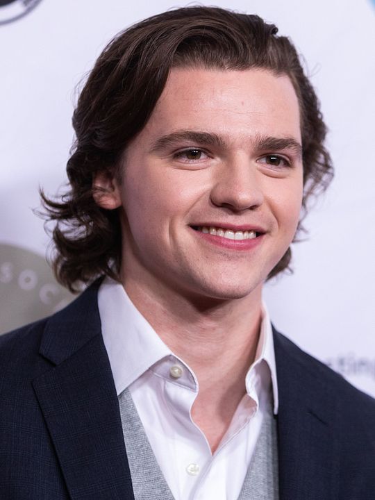 Póster Joel Courtney