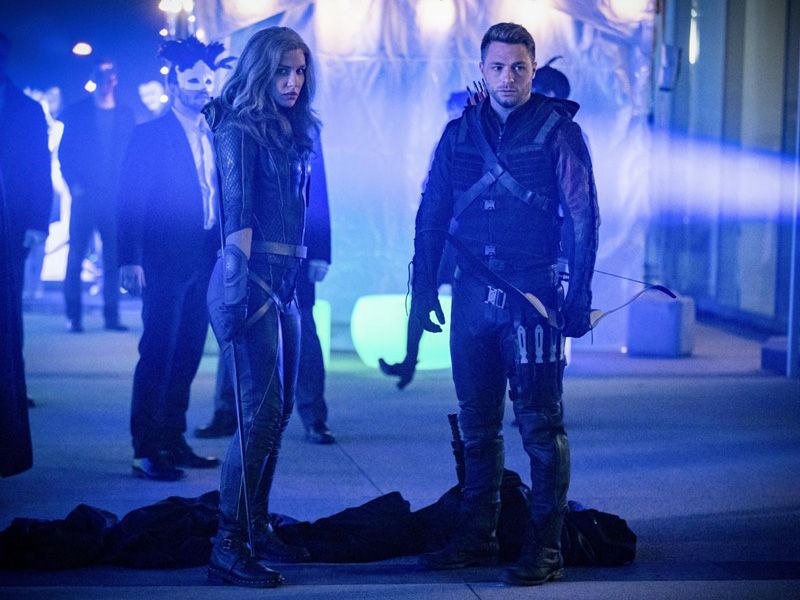Arrow : Foto Colton Haynes, Juliana Harkavy