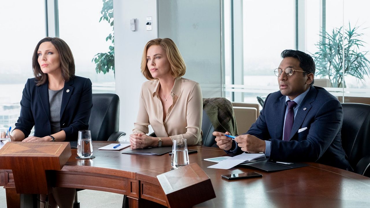 Ni en sueños : Foto June Diane Raphael, Charlize Theron, Ravi Patel