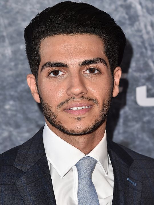 Póster Mena Massoud