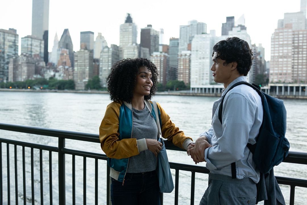 El sol también es una estrella : Foto Yara Shahidi, Charles Melton