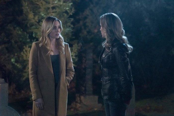 Arrow : Foto Katie Cassidy, Caity Lotz