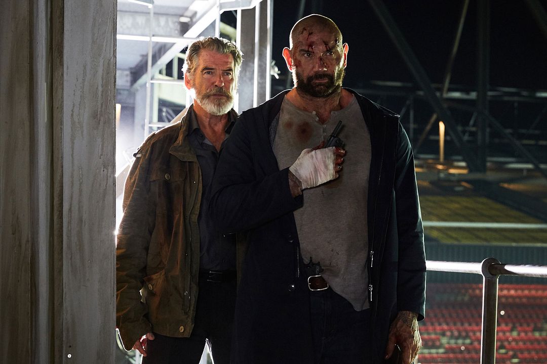 Atentado en el estadio : Foto Pierce Brosnan, Dave Bautista