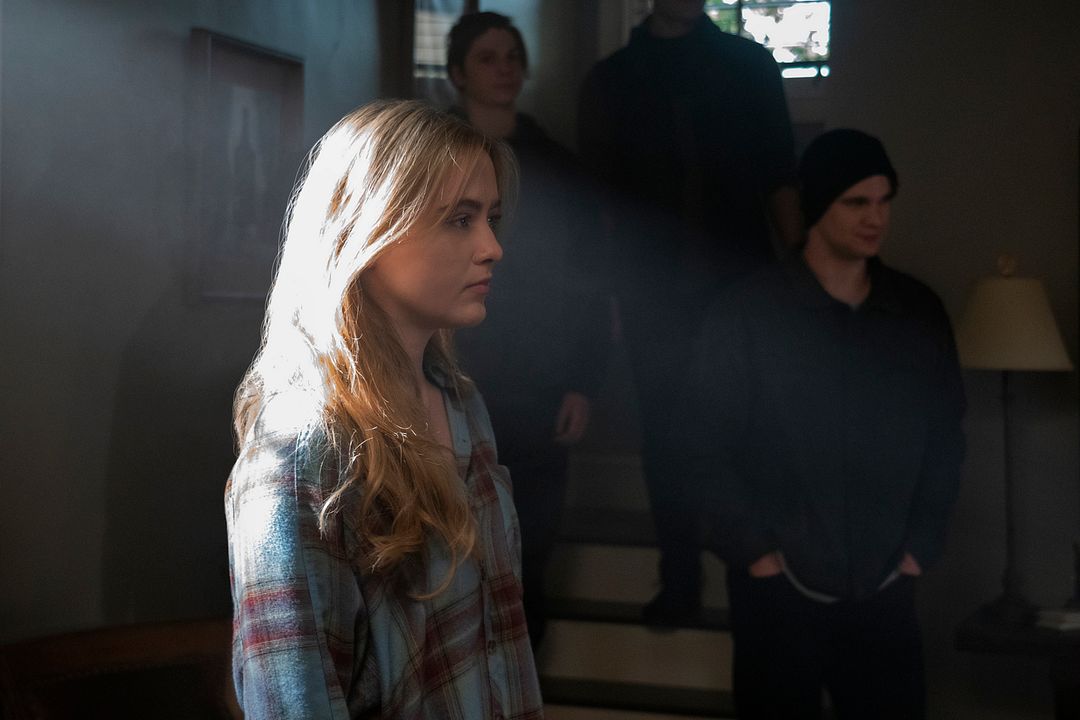 The Society : Foto Kathryn Newton, Jack Mulhern
