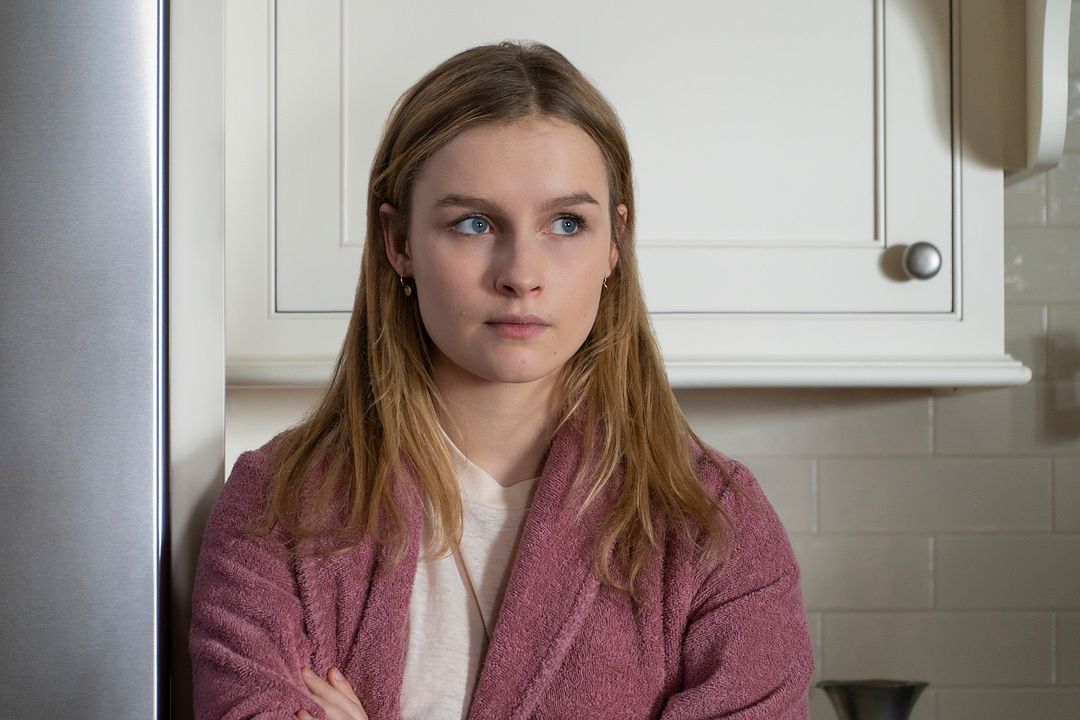 The Society : Foto Olivia DeJonge