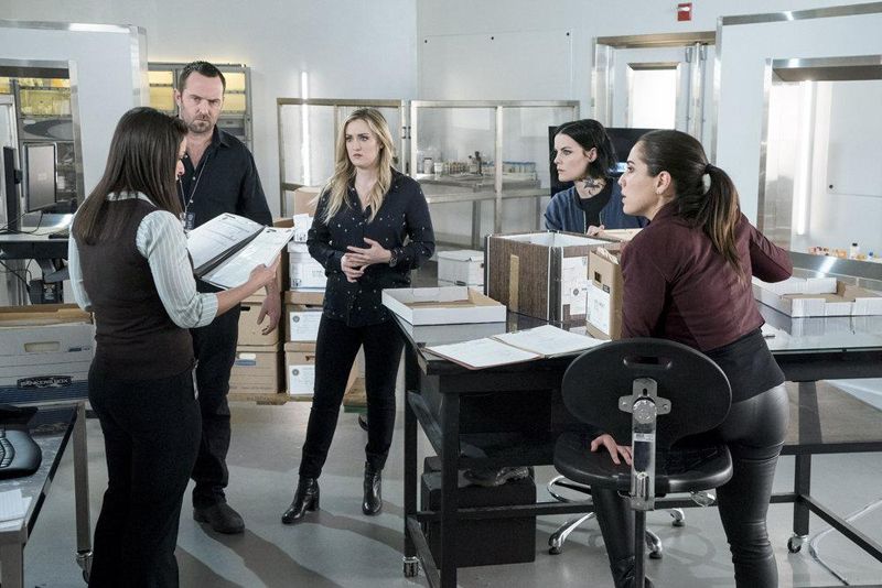 Blindspot : Foto Ashley Johnson, Jaimie Alexander, Sullivan Stapleton