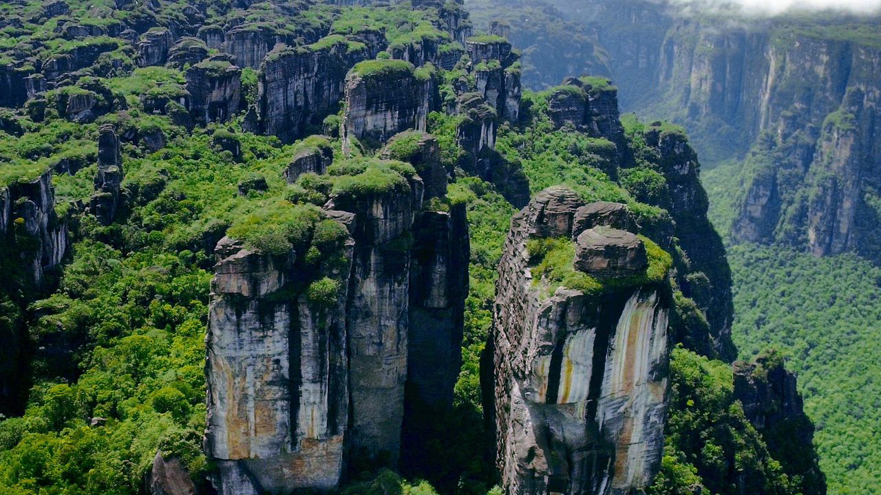 One Strange Rock : Foto