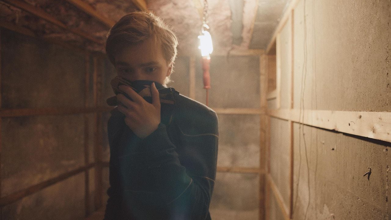 El Asesino del Nudo : Foto Charlie Plummer