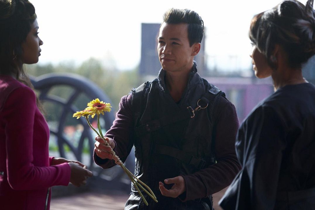 Los 100 : Foto Shannon Kook, Ashleigh LaThrop