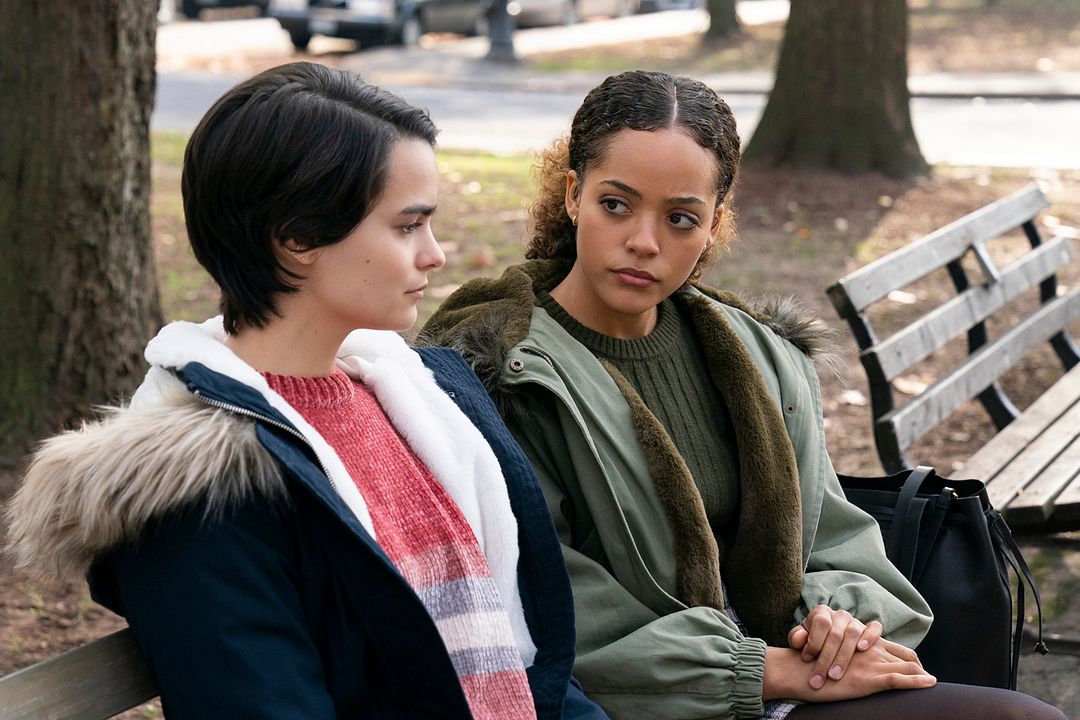 Trinkets : Foto Quintessa Swindell, Brianna Hildebrand
