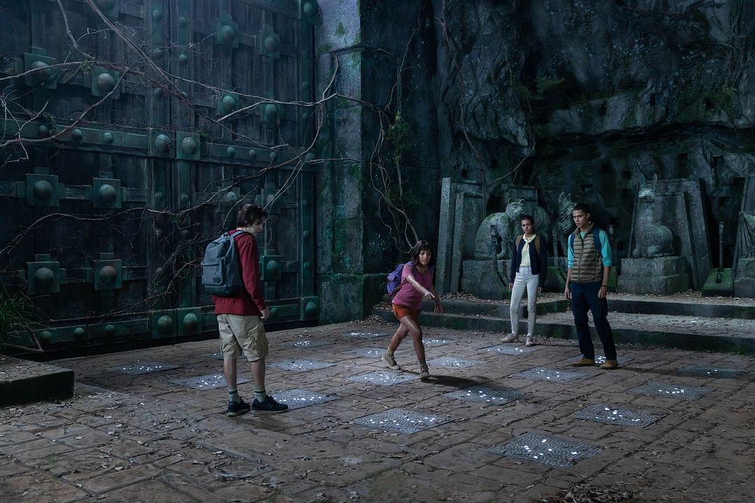 Dora y la ciudad perdida : Foto Nicholas Coombe, Madeleine Madden, Isabela Merced