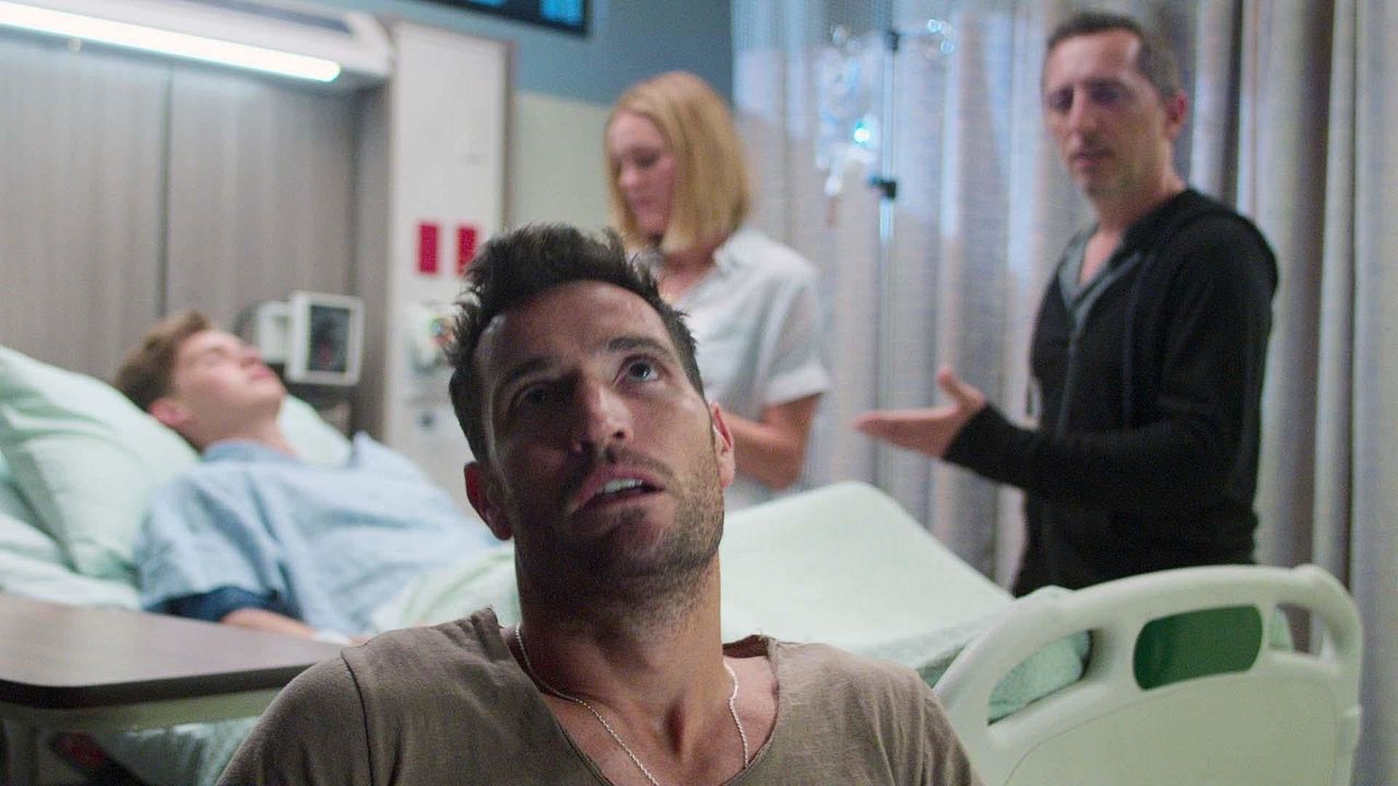 Huge in France: anónimo otra vez : Póster