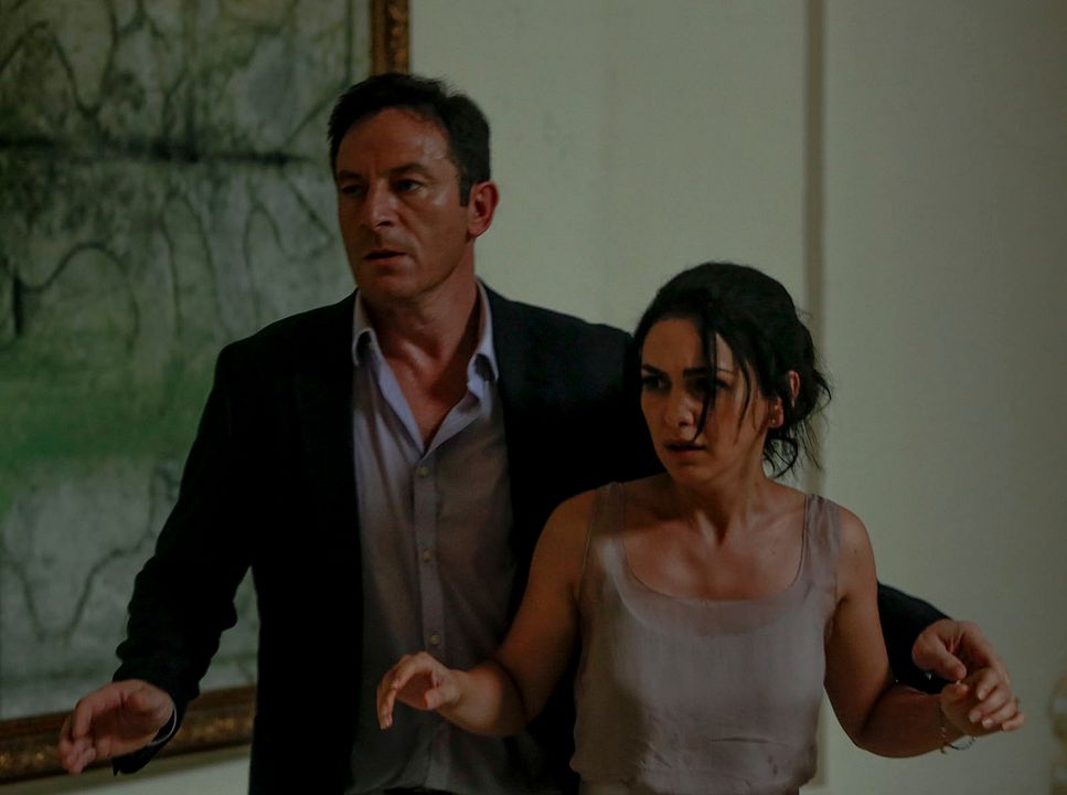 Hotel Mumbai: El atentado : Foto Nazanin Boniadi, Jason Isaacs