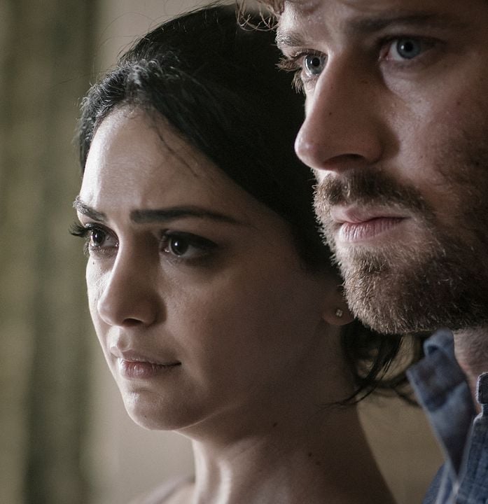 Hotel Mumbai: El atentado : Foto Nazanin Boniadi, Armie Hammer