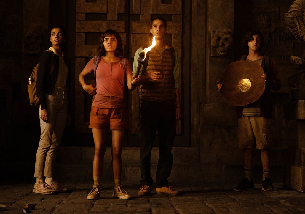 Dora y la ciudad perdida : Foto Isabela Merced, Nicholas Coombe, Madeleine Madden