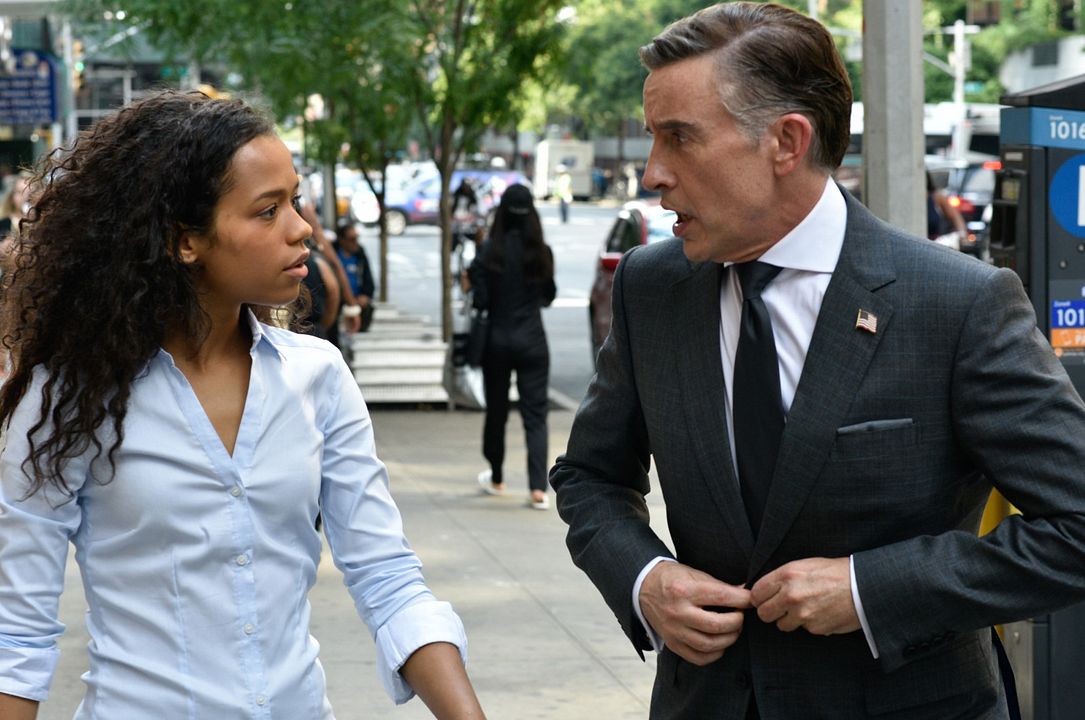 Foto Steve Coogan, Taylor Russell