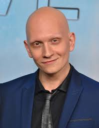 Póster Anthony Carrigan