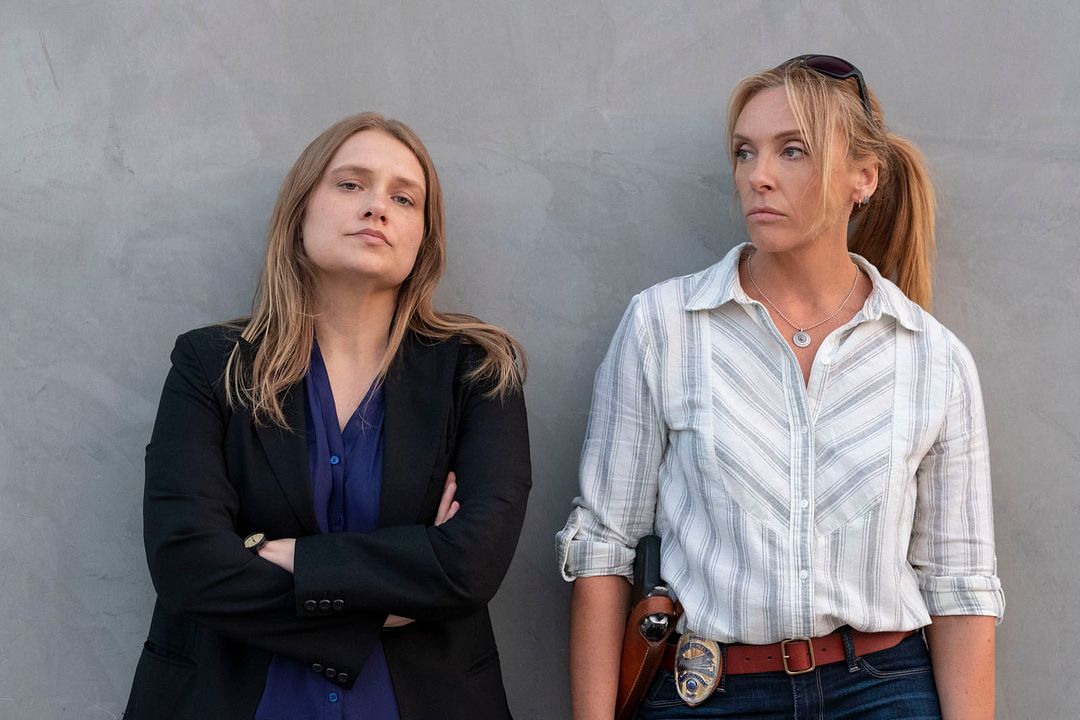 Foto Toni Collette, Merritt Wever