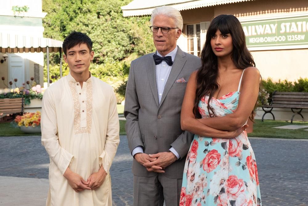 Foto Manny Jacinto, Ted Danson, Jameela Jamil