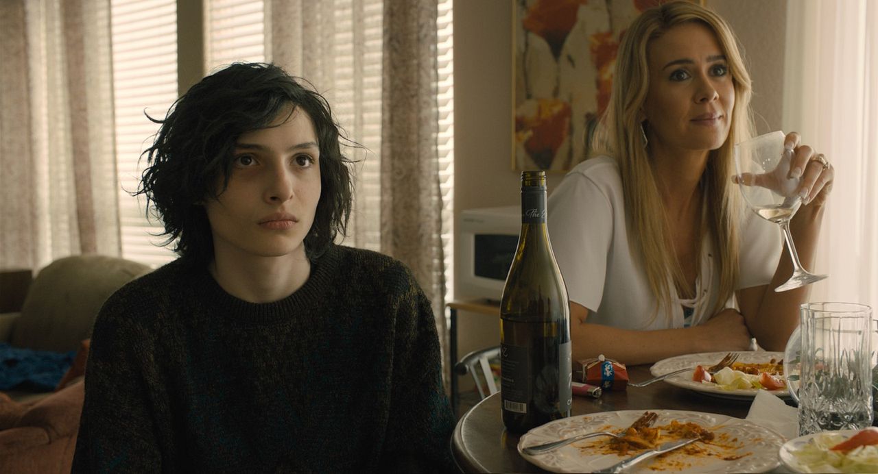 El jilguero : Foto Finn Wolfhard, Sarah Paulson