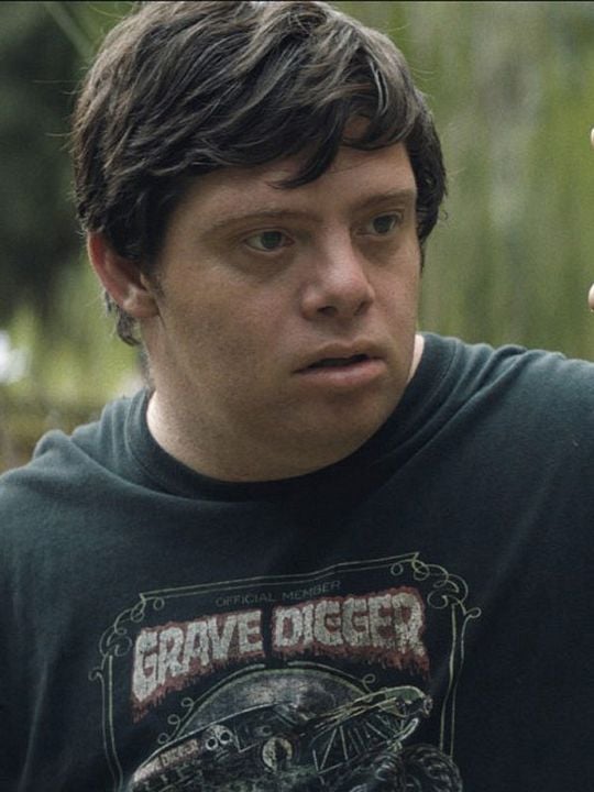 Póster Zachary Gottsagen