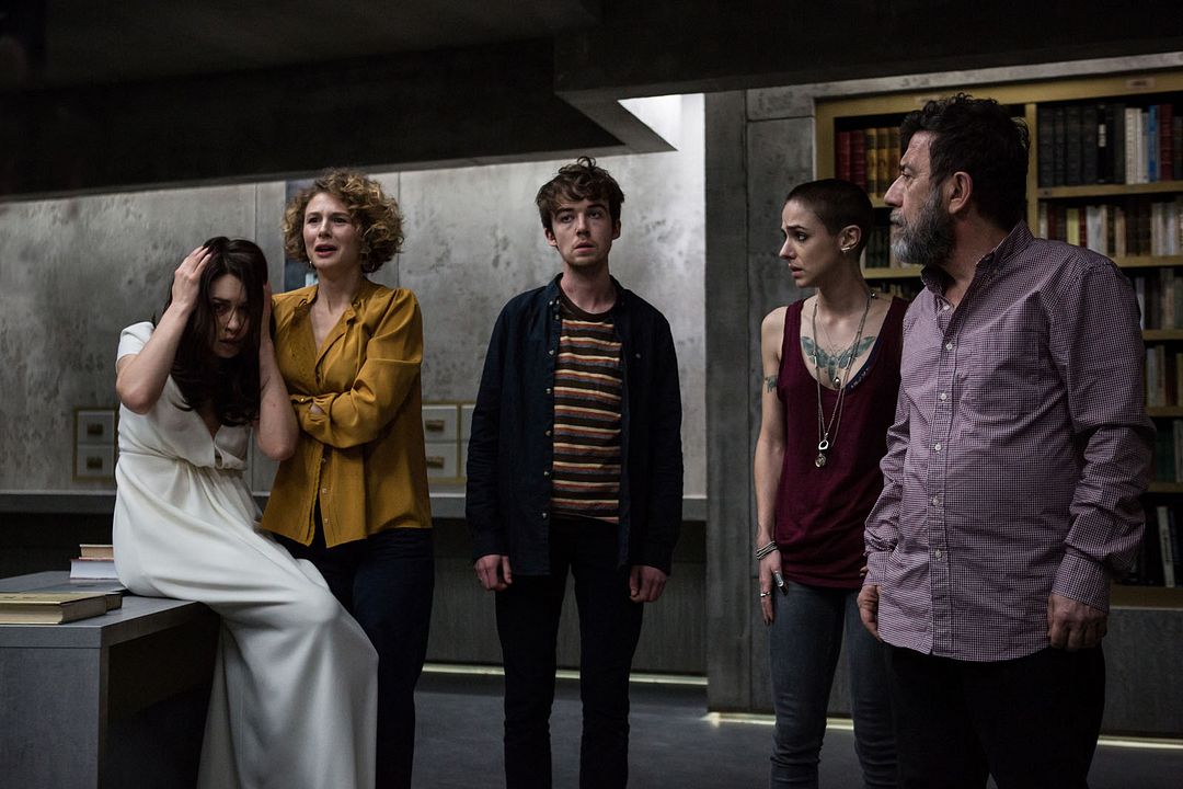 Los traductores : Foto Alex Lawther, Olga Kurylenko