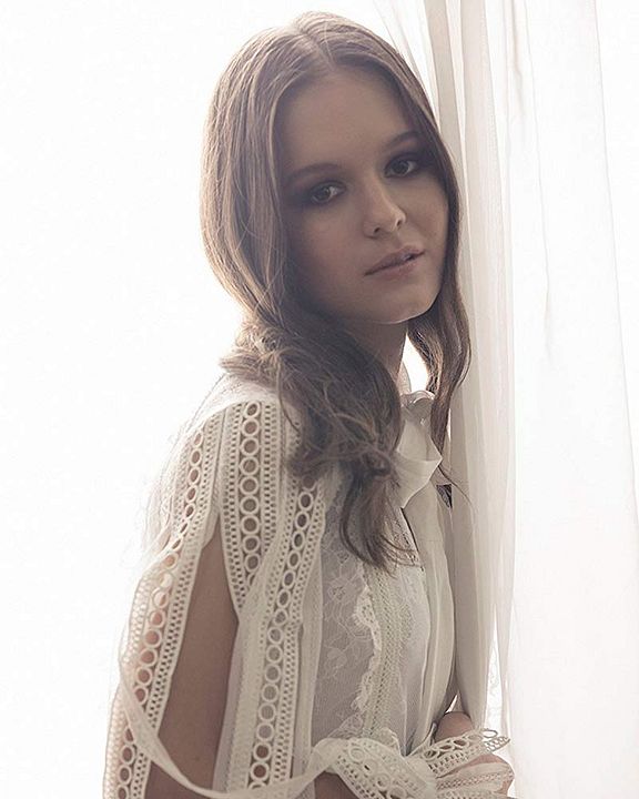 Póster Izabela Vidovic