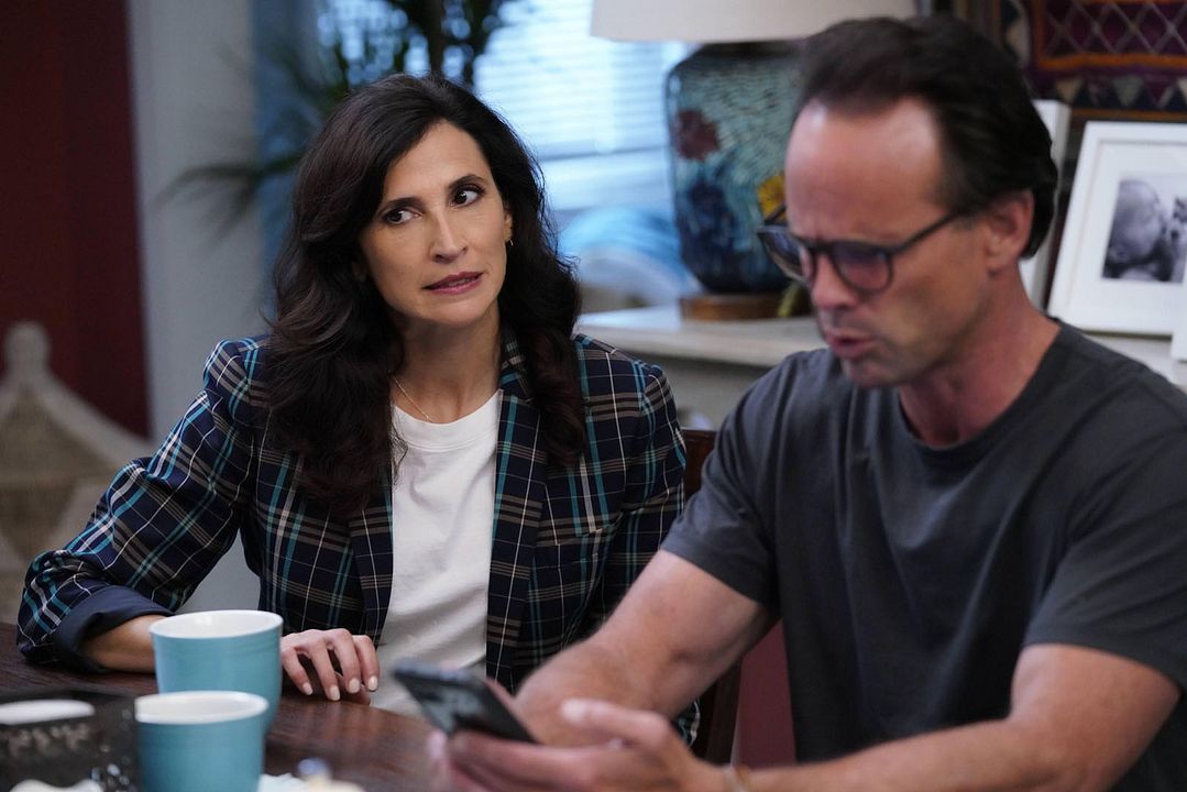 The Unicorn : Foto Michaela Watkins, Walton Goggins