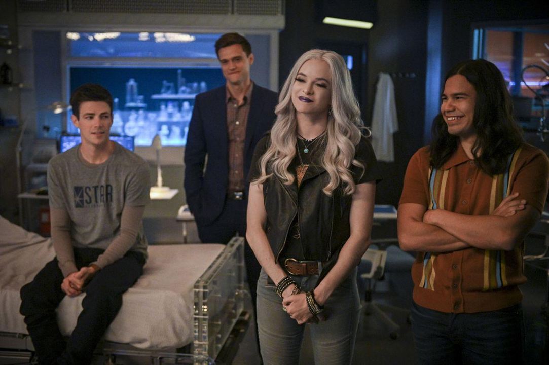 Flash : Foto Carlos Valdes, Grant Gustin, Danielle Panabaker