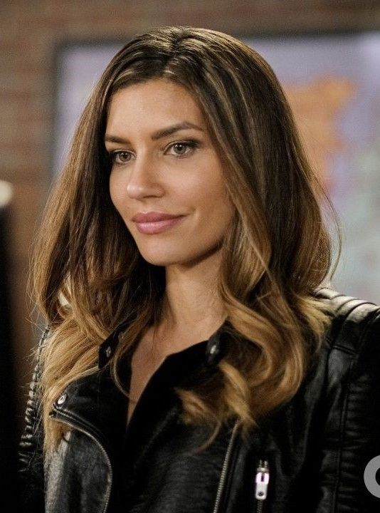 Póster Juliana Harkavy
