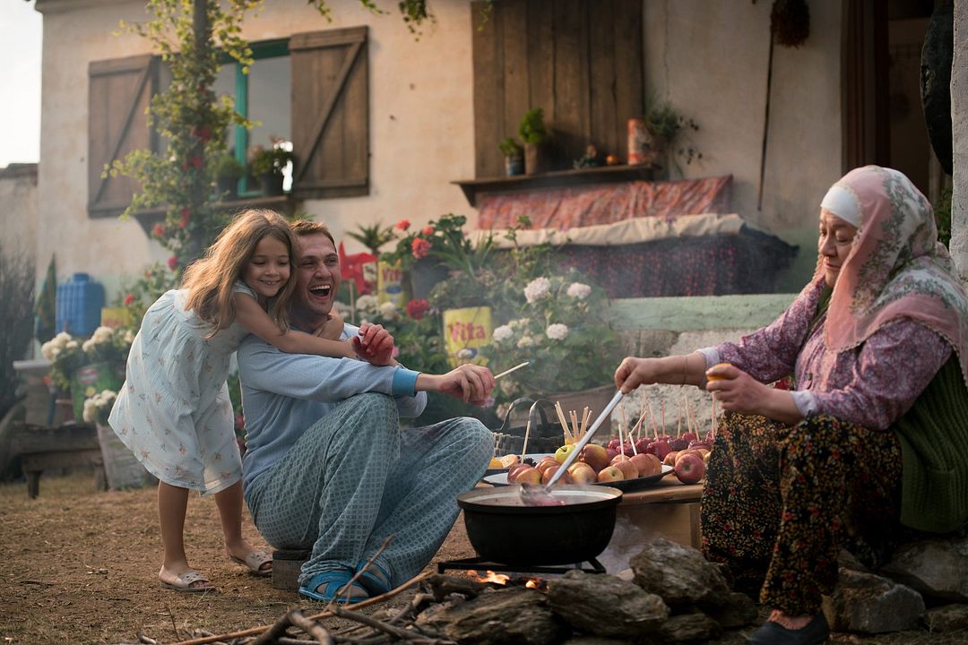 Milagro en la celda 7 : Foto Aras Bulut İynemli, Nisa Sofiya Aksongur