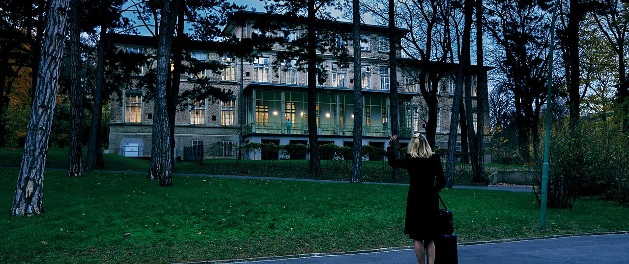 The Ground Beneath My Feet : Foto