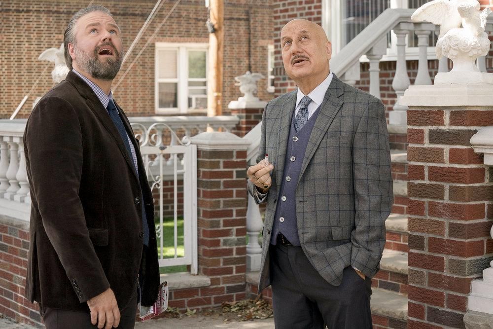 New Amsterdam (2018) : Foto Tyler Labine, Anupam Kher
